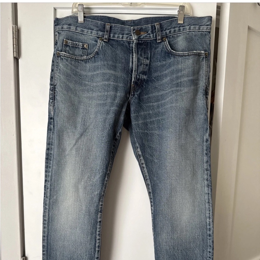 Classic Men's Blue Washed Jeans - Brand Unspecified